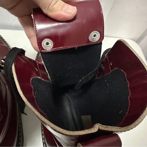 Stylish Men's Red Leather Boots - Picture 6 of 10